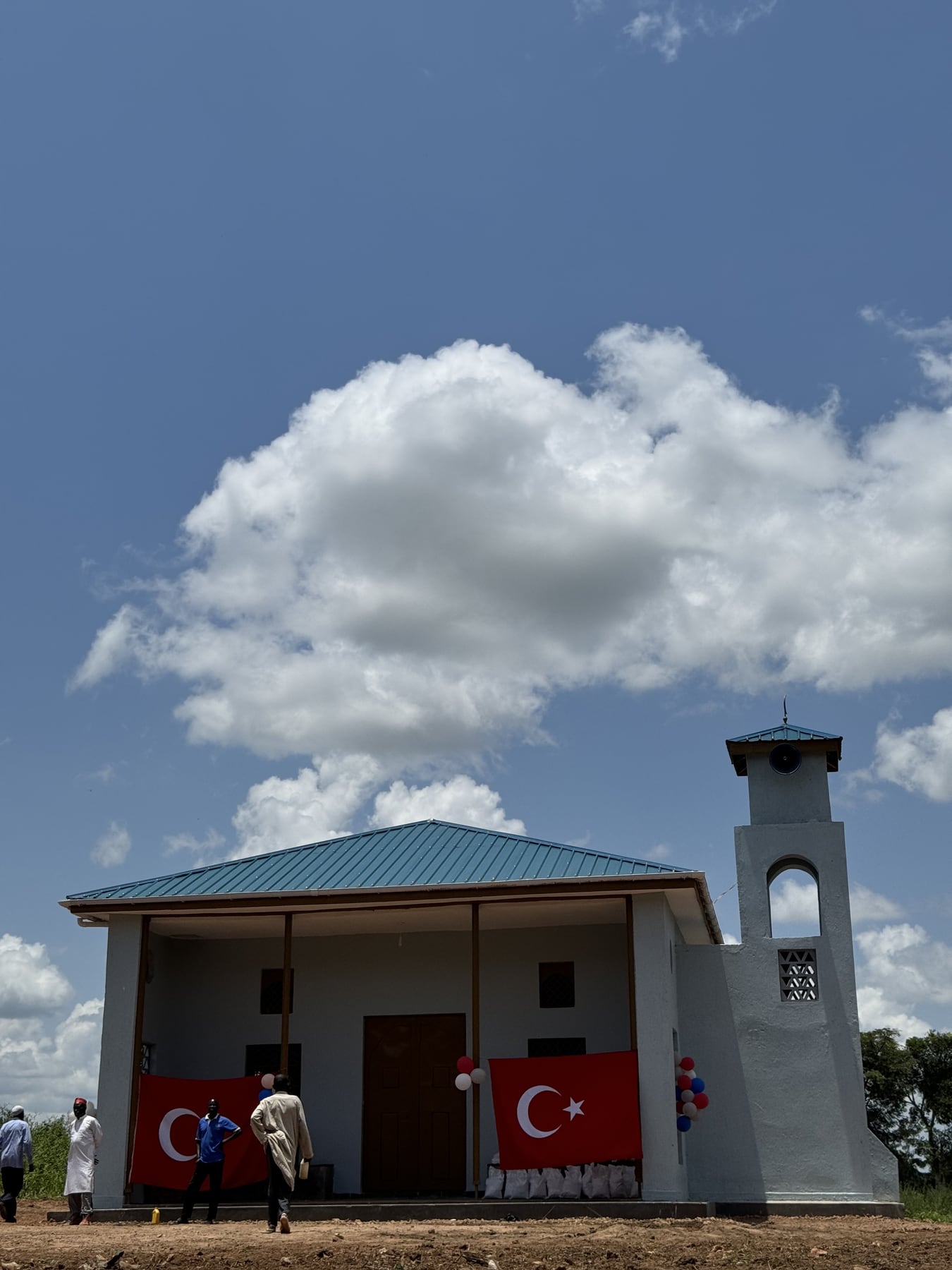 Cami minaresi ve gökyüzü